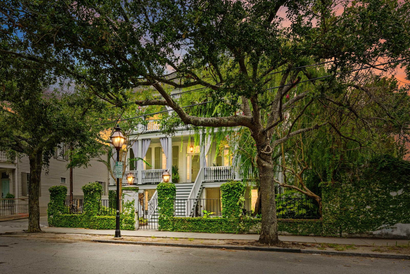 Southern Regent | HUGE 10bd with Speakeasy Bar Main Image