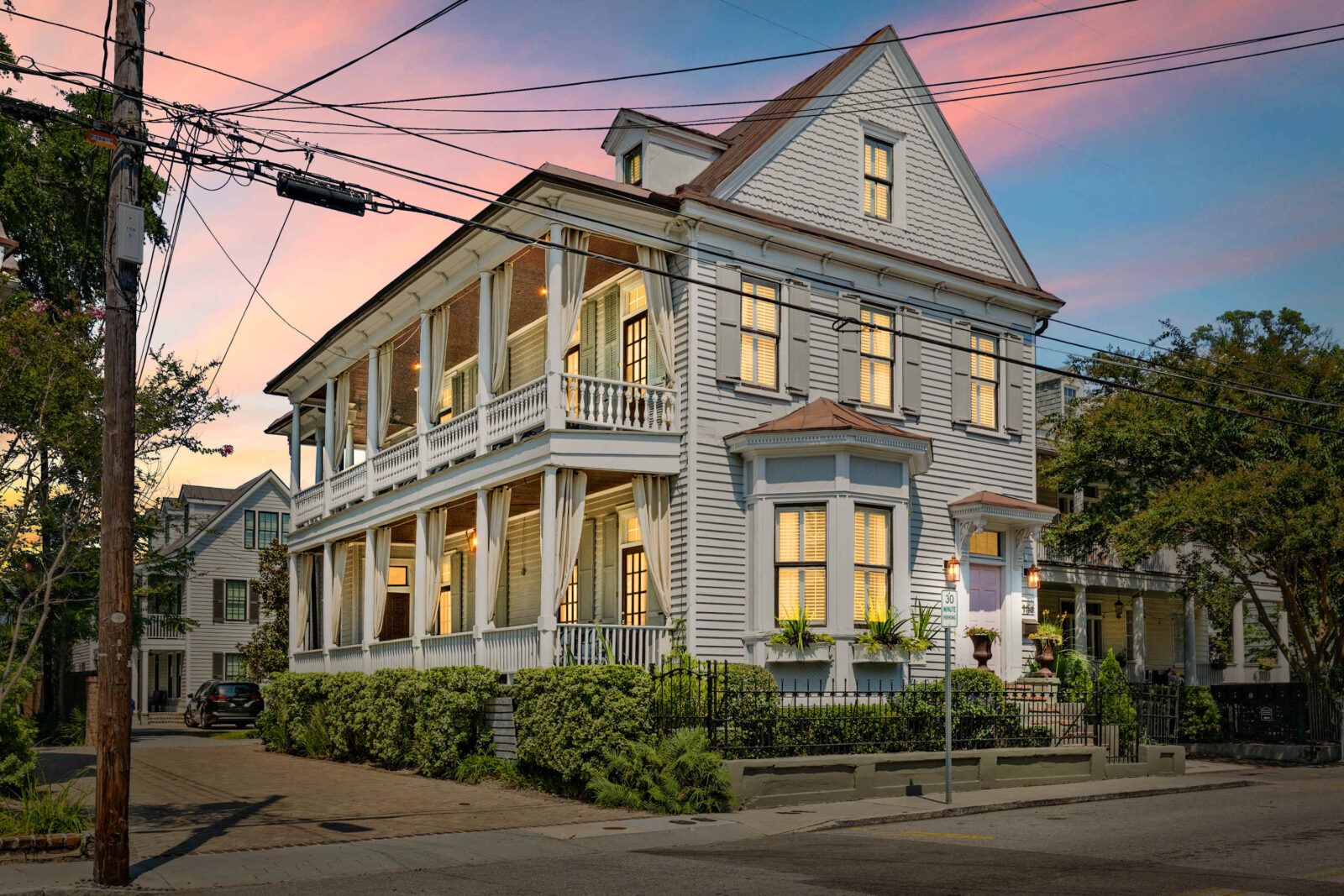 The Inns | 18 bedrooms, Luxurious + Grand Stay! Main Image