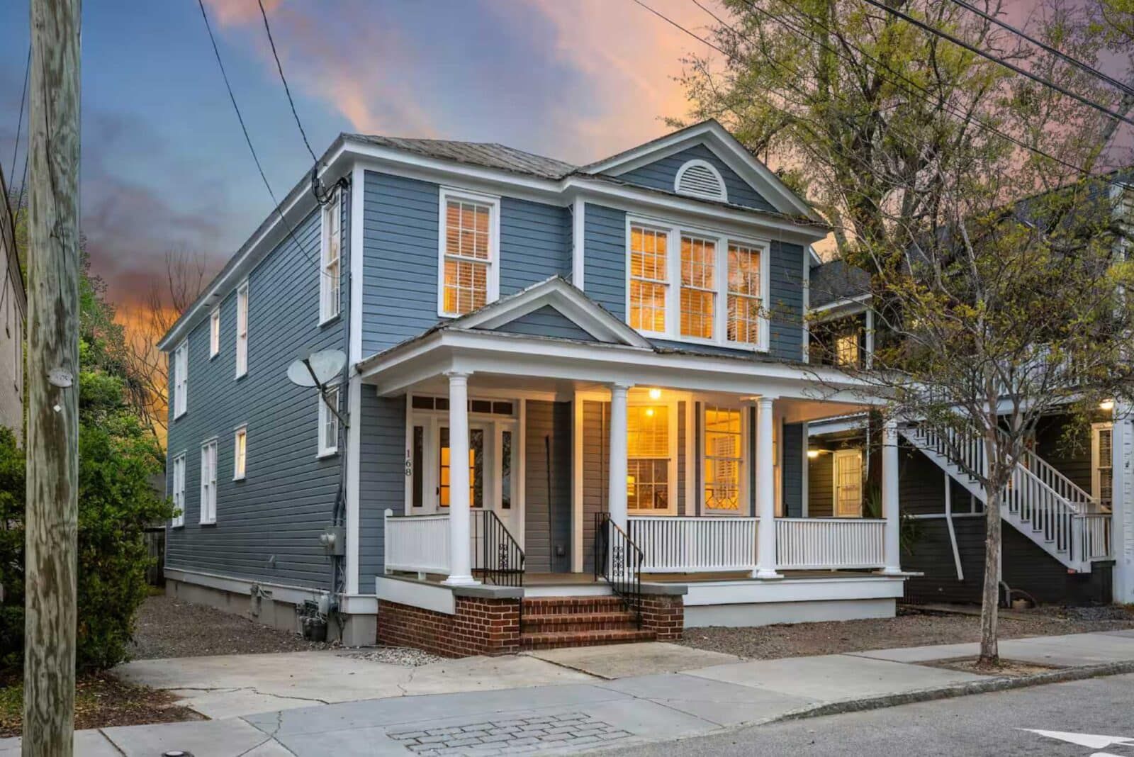 Blue Magnolia | Perfect for Large Groups Main Image