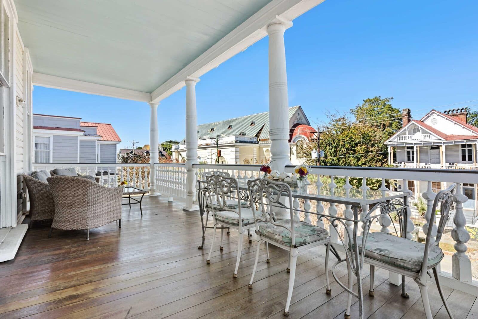 The Elias | Modern, Stylish 2b/2b, Walk to King! Main Image