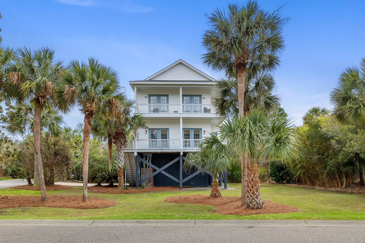 Perfect Oasis - 4BR/3.5BA - Folly Beach Home! Main Image