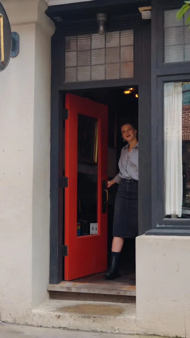 Around the Corner, showing all of our visitors the BEST local spots, just around the corner from your stay. This week, we’re highlighting one of our favorite Spring Street gems, @malagoncharleston 

Tucked into a cozy corner of downtown, Malagón is part Spanish market, part tapas bar, and fully unforgettable. 

Whether you’re popping in for conservas and wine or settling in for a long dinner of croquetas, jamón, and charred octopus, it’s the kind of spot that feels like a secret worth sharing. 

Local tip: Don’t skip the sangria 🍷
