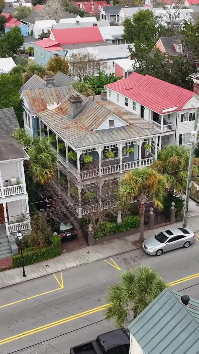 The YOURPAD team is always hard at work making your stay extra special. ⁠
⁠
Fall in Charleston is just around the corner. A perfect time to stroll the streets. Come visit us!